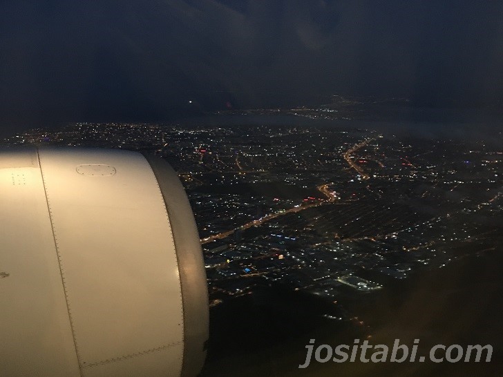 機内からの夜景の眺め